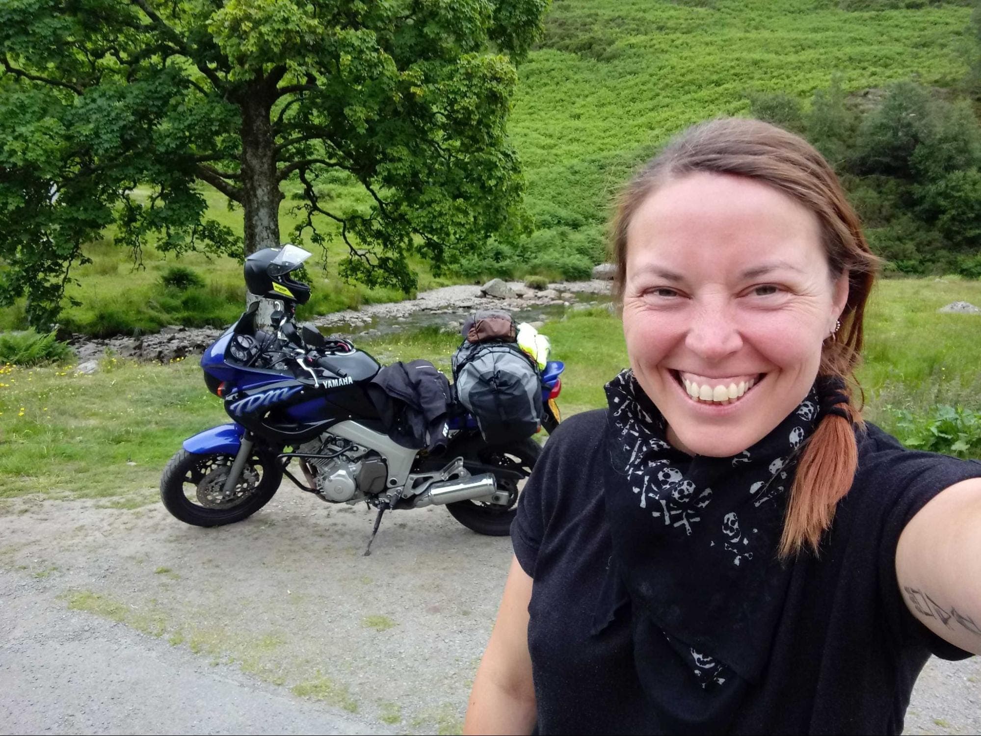 Selfie of Veerle Verhagen in front of her blue Yamaha motorbike